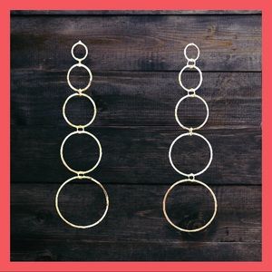 NEW Gold Tone Dangle Circles Earrings.